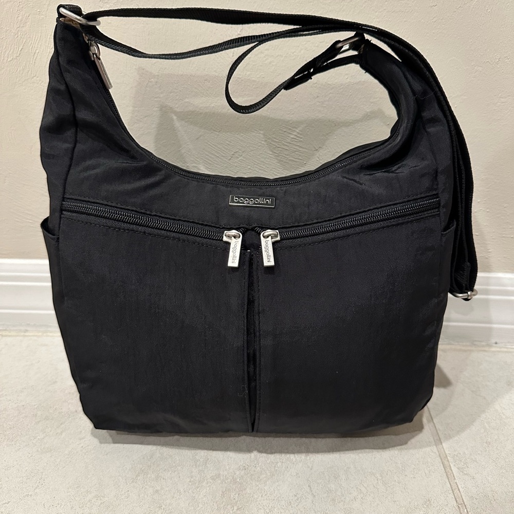 Baggallini Black Convertible Shoulder / Crossbody Bag